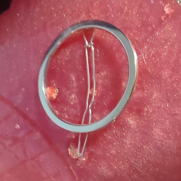 Set of Four Hair Accessories - Picture 3 of 4